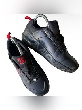 Five Ten Impact VXi Stealth Mi6 Shoes M6/W7.5 Black Red MTB Mountain Bike Flat